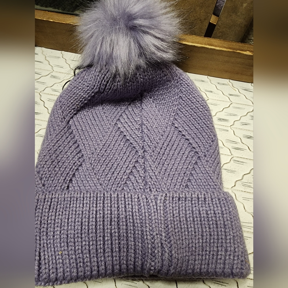NWT Steve Madden pom pom beanie - Picture 2 of 7